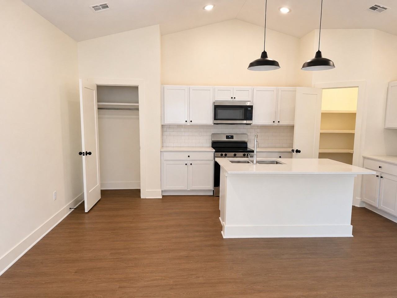4006 N Caddy Ct #200 - Photo 6 of 16
