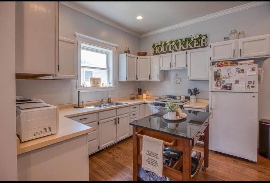 313 S Madison St - Photo 2 of 7
