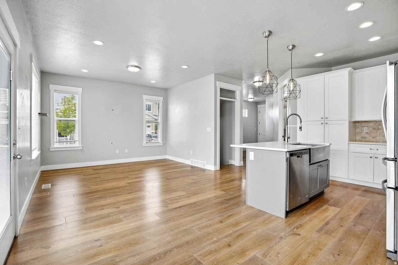 167 W Silver Springs Dr - Photo 4 of 23