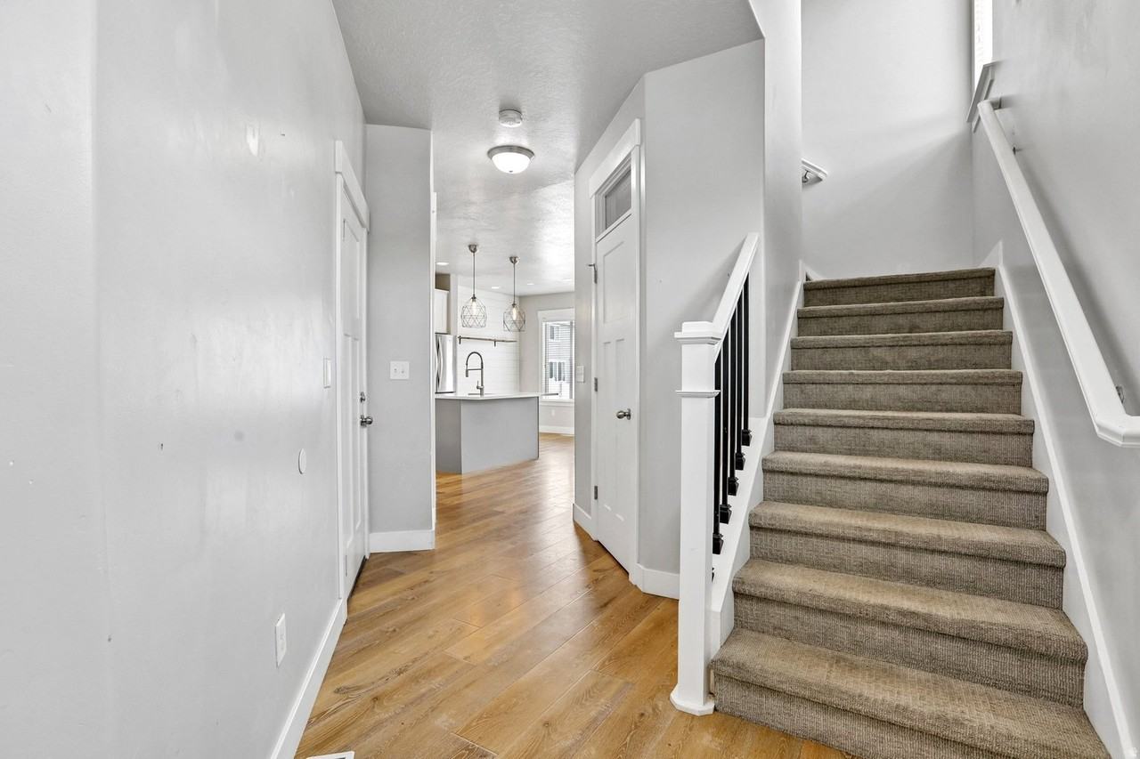 167 W Silver Springs Dr - Photo 5 of 23