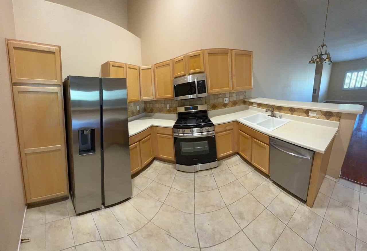 2152 Jade Creek St - Photo 3 of 14
