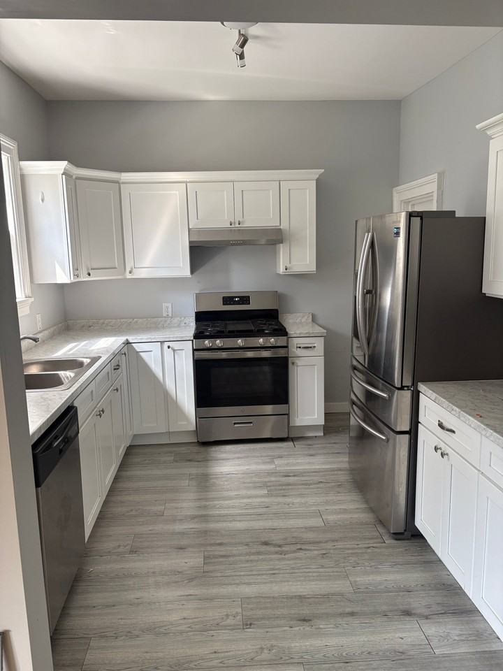 35 Center St #1 - Photo 5 of 11