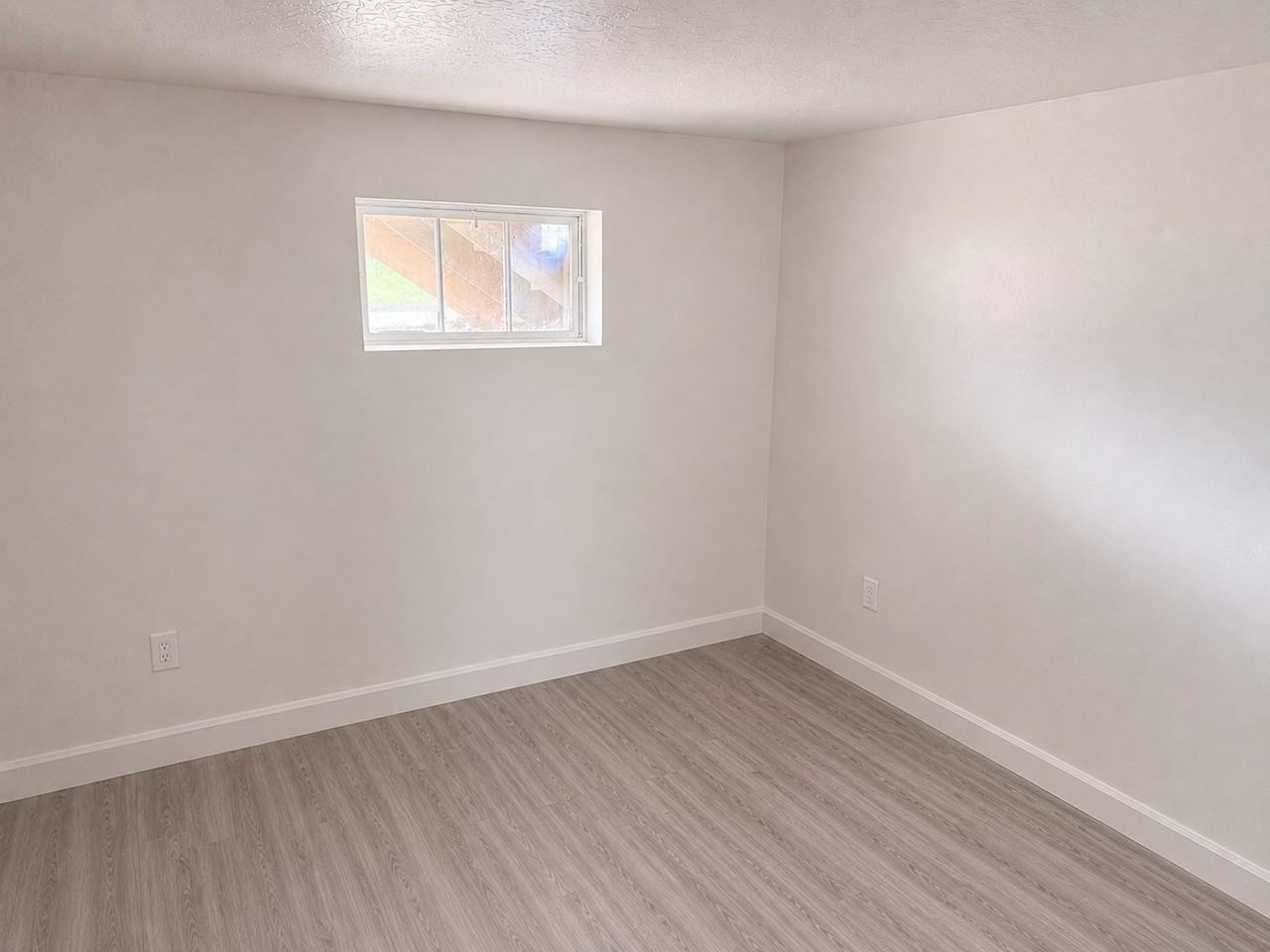 550 Nw, Basement #BS - Photo 2 of 14