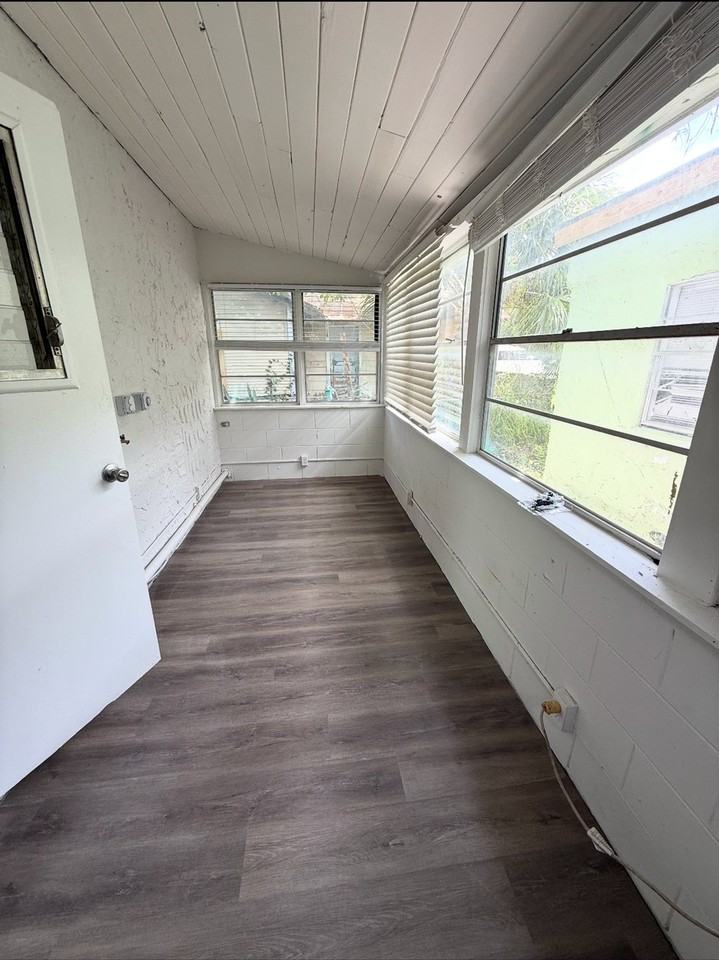 720 Texas Ct #C - Photo 2 of 5