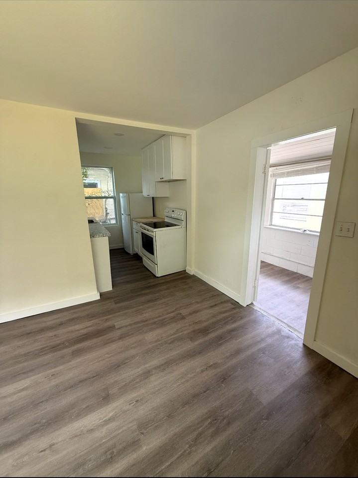 720 Texas Ct #C - Photo 3 of 5