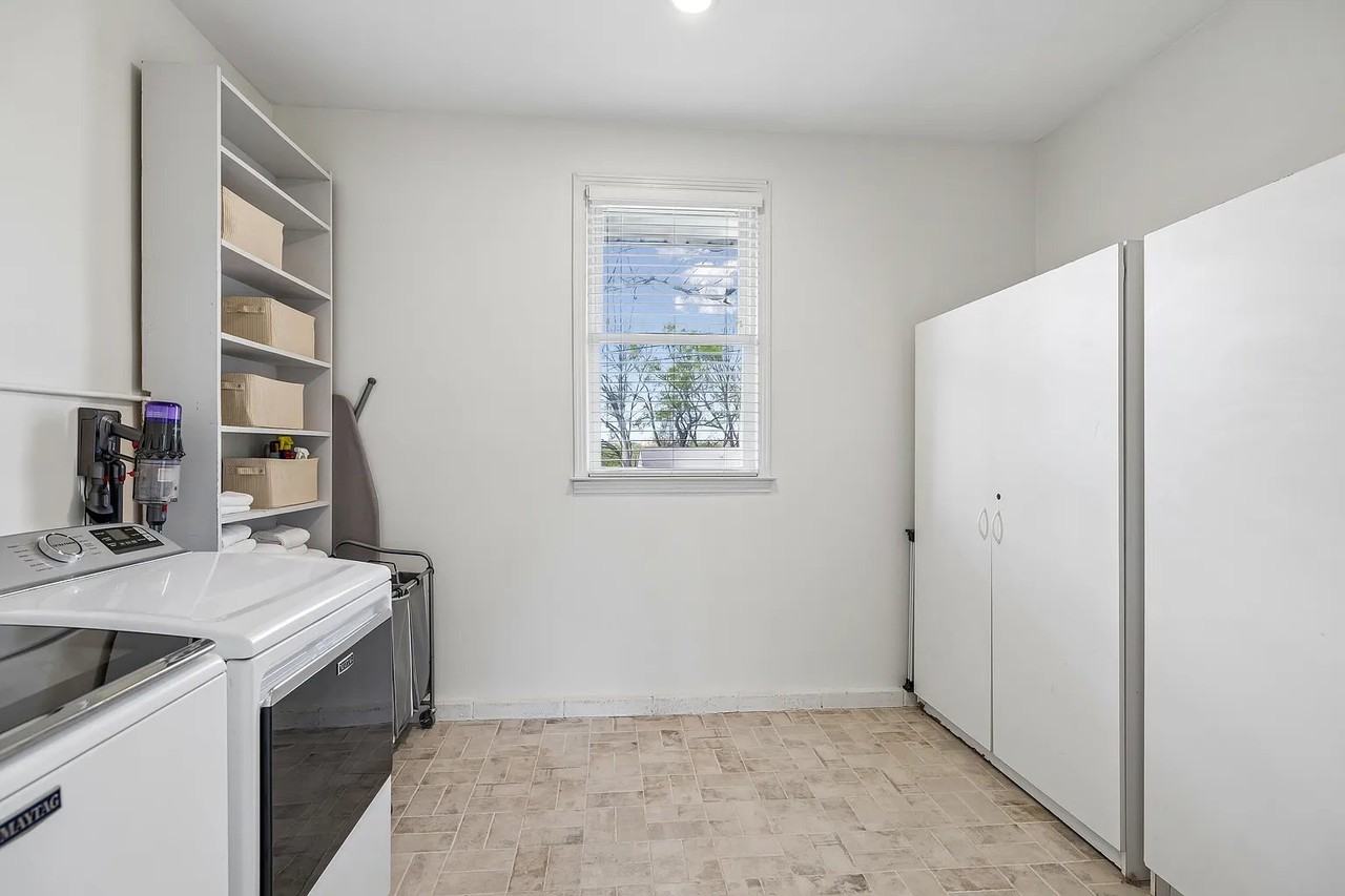 517 Adamwood Dr - Photo 2 of 22