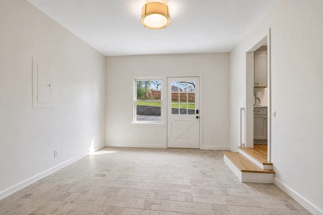 517 Adamwood Dr - Photo 3 of 22