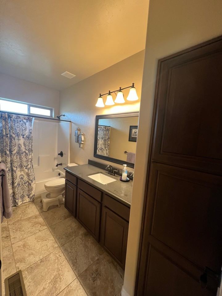 1318 Peppertree Dr - Photo 4 of 10