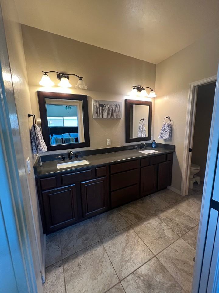 1318 Peppertree Dr - Photo 5 of 10