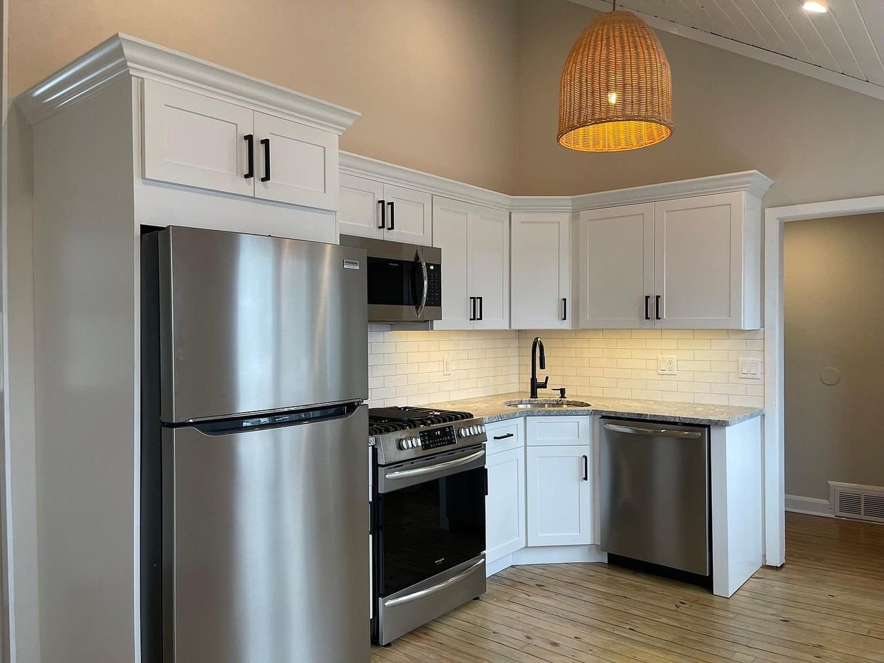 819 Rosewood Ave - Photo 6 of 6