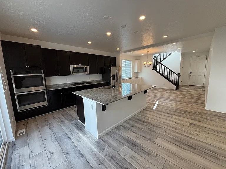 2042 N Elderberry Dr - Photo 3 of 20
