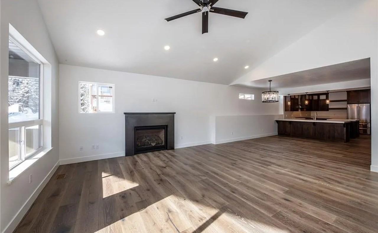570 Aspen Dr - Photo 3 of 20