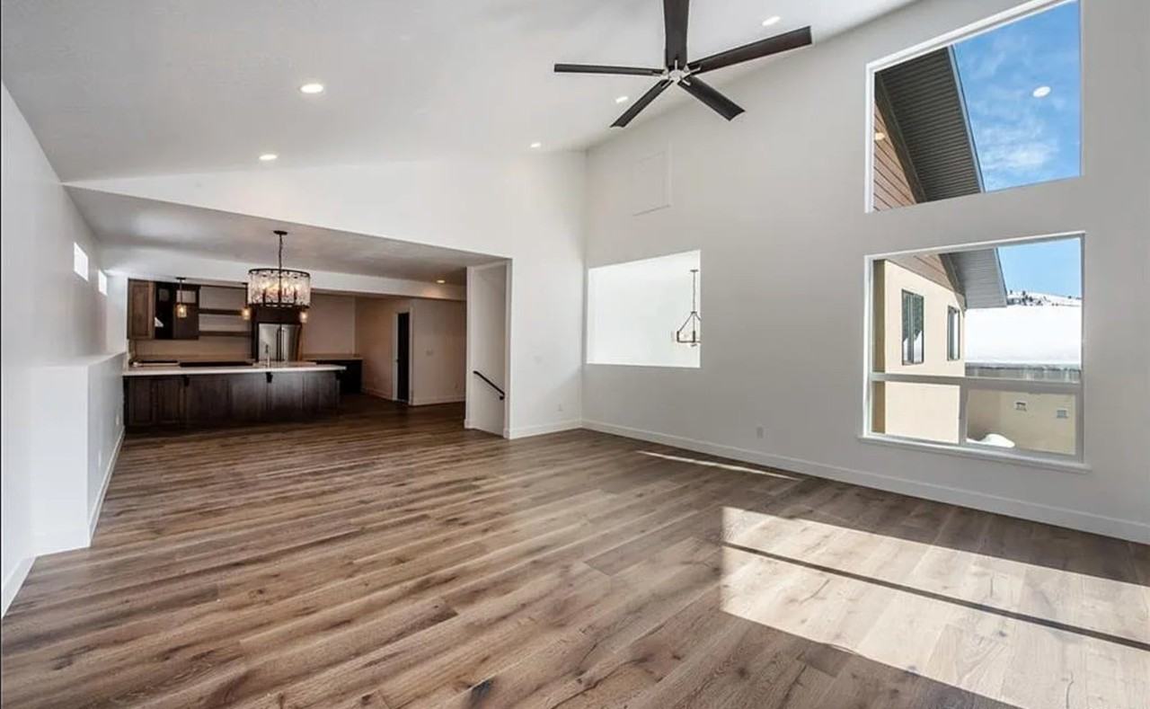 570 Aspen Dr - Photo 4 of 20