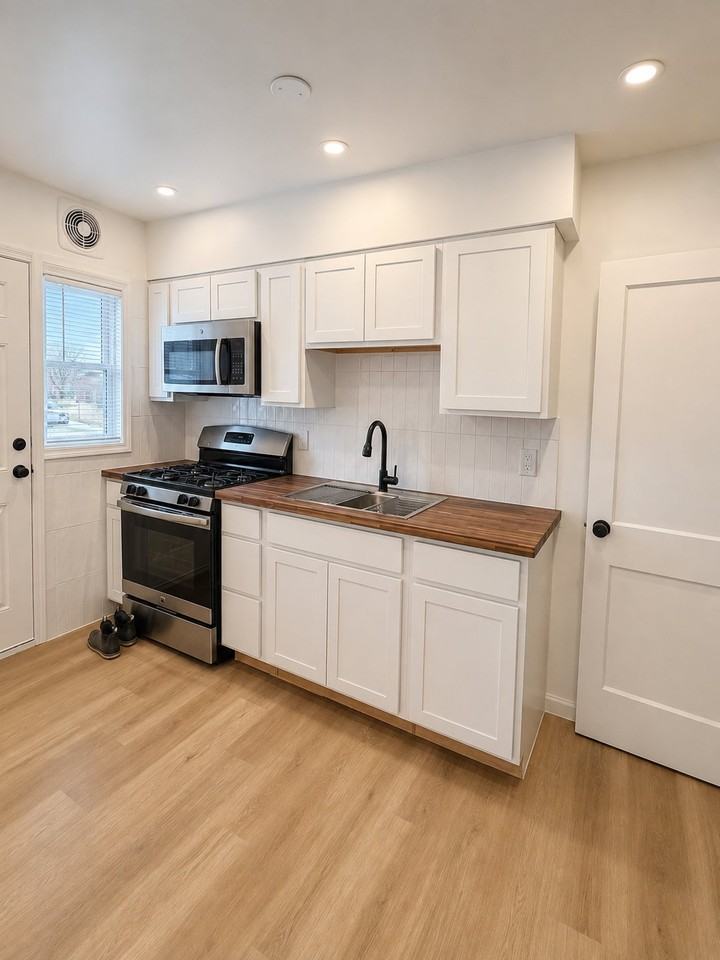 7907 Kavanagh Rd - Photo 3 of 13