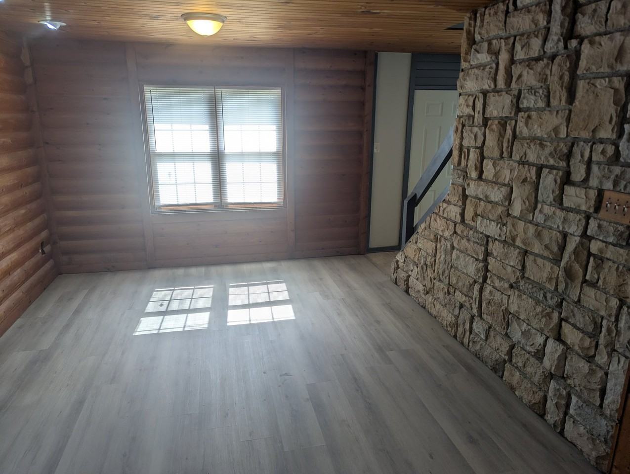 925 Scott Rd - Photo 2 of 16