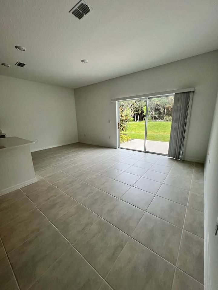 218 River Front Way - Photo 6 of 20