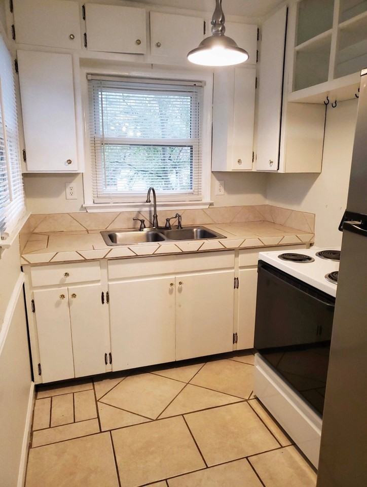 1025 S Hollywood Dr #C - Photo 5 of 12