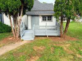 featured image of 633 S Apperson Way