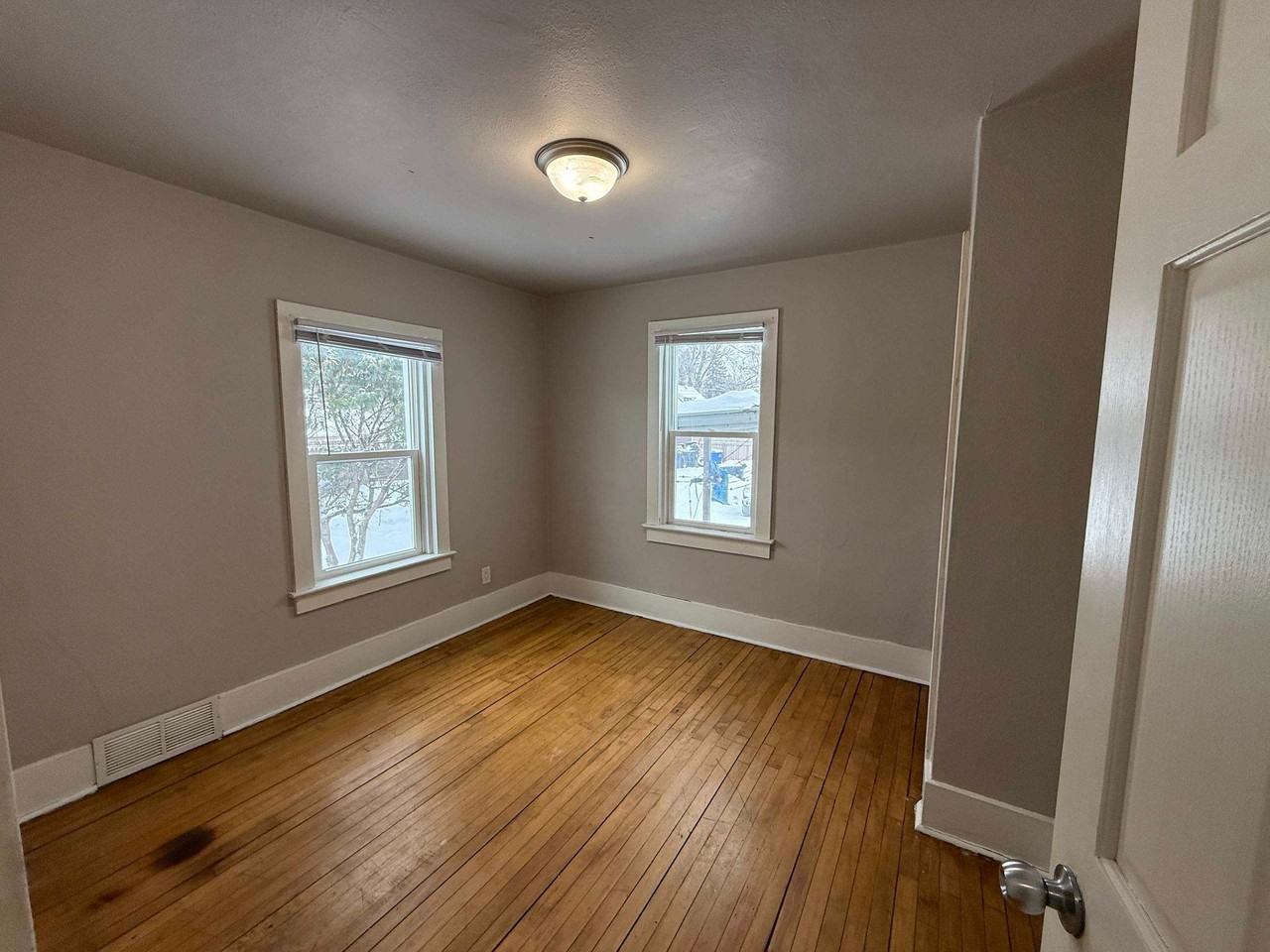 909 University Dr N #3 - Photo 4 of 5