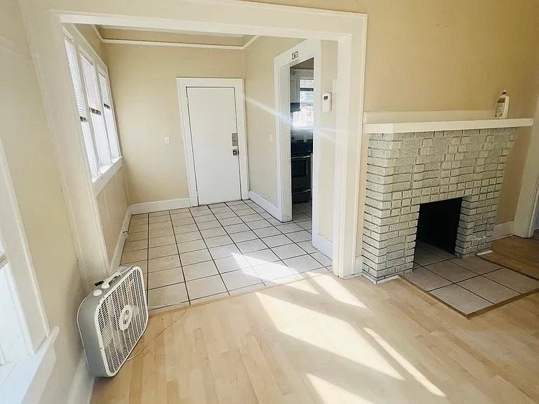 2421 20th St S - Photo 2 of 7
