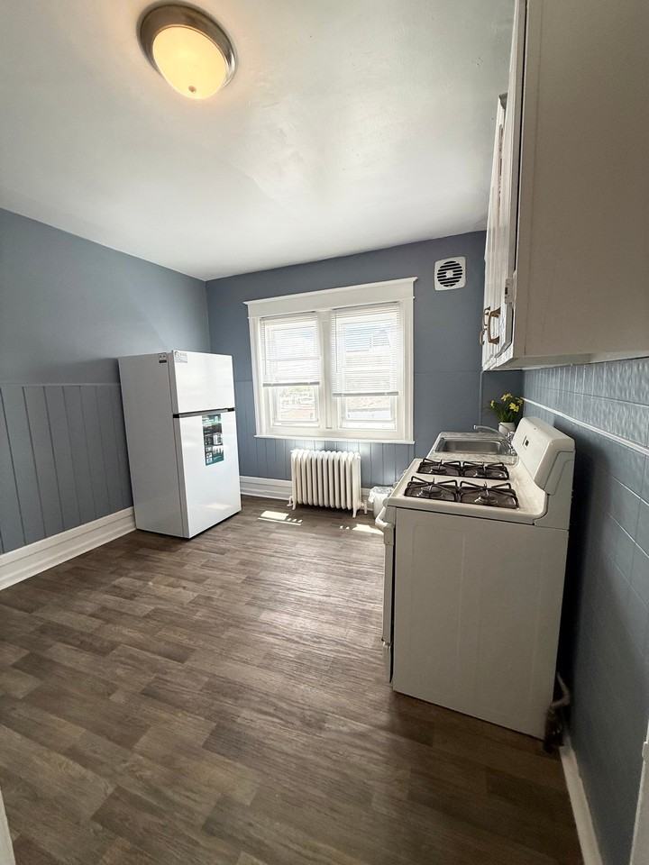 425 N Simpson St #2 - Photo 6 of 9