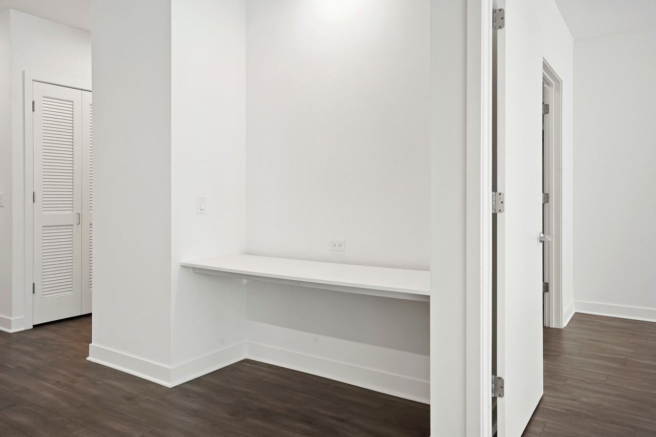 229 W Hubbard St - Photo 3 of 16