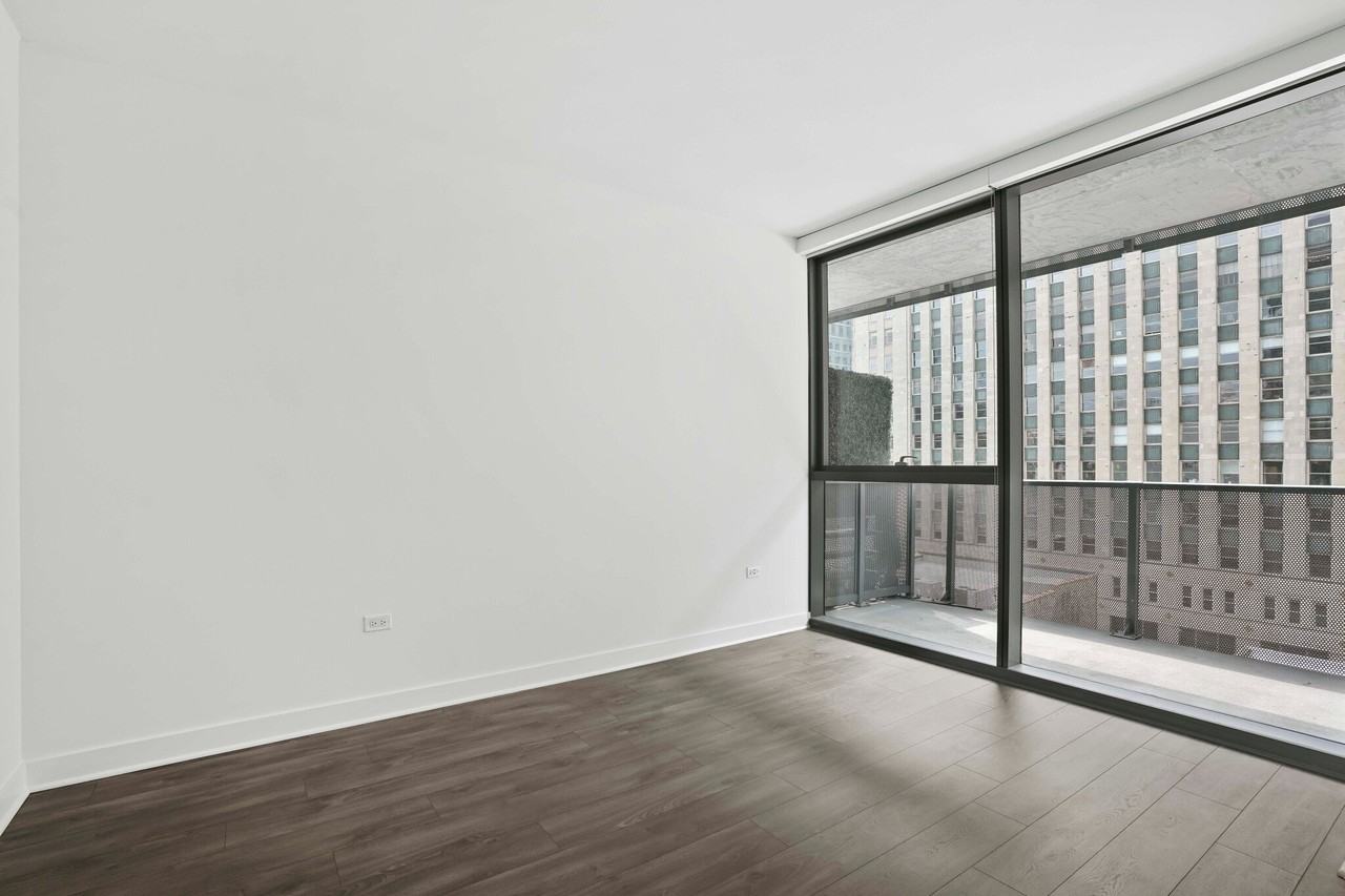 229 W Hubbard St - Photo 5 of 16