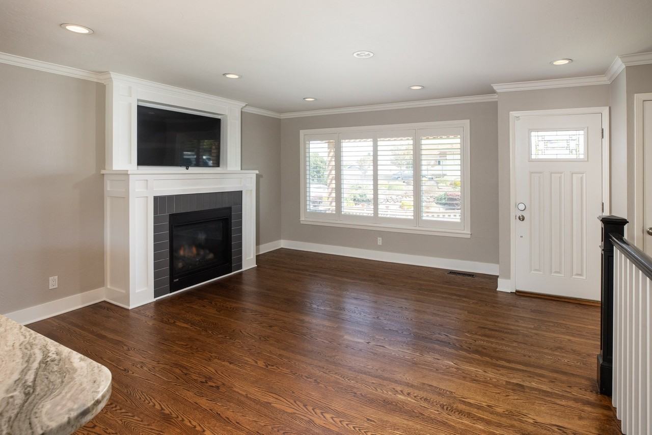 3511 Hillcrest Dr - Photo 2 of 20