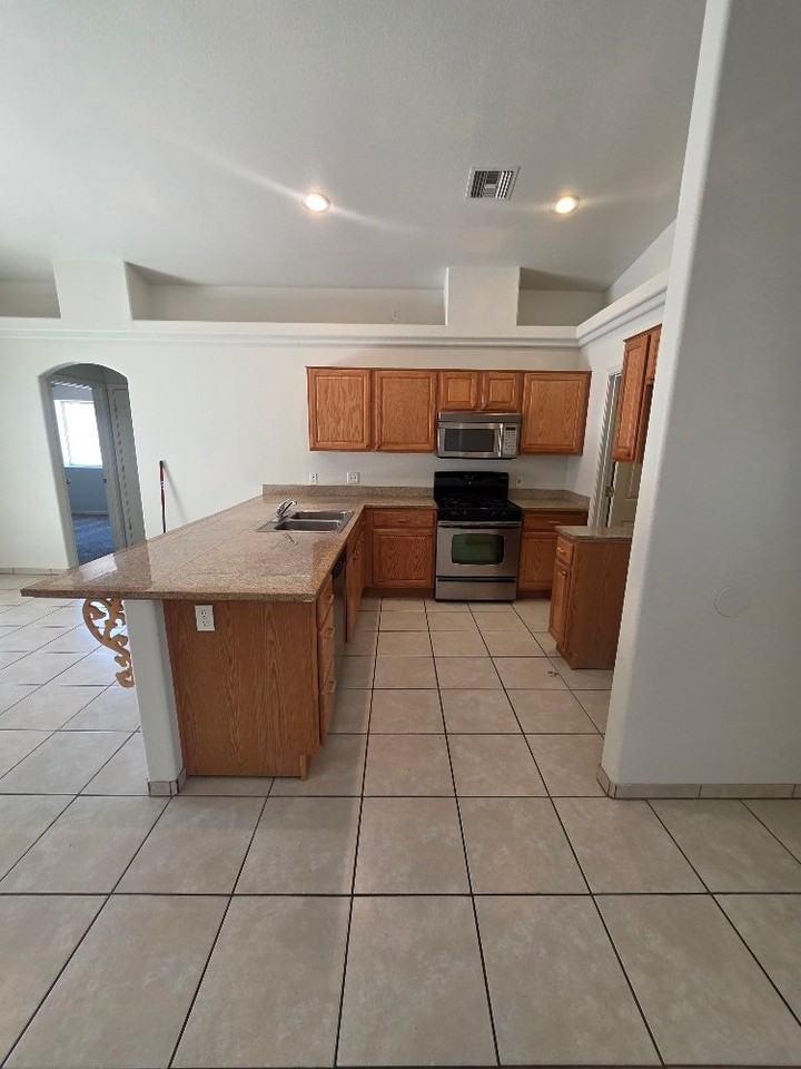 3225 N Yavapai St - Photo 3 of 12