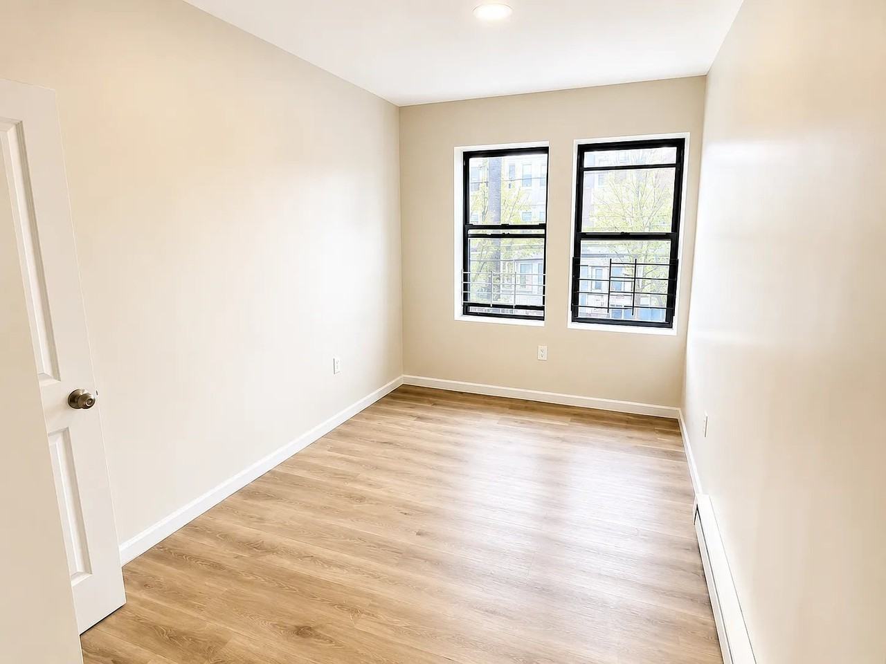 383 Avon Ave #3R - Photo 2 of 7