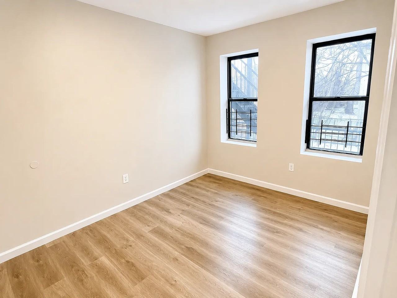 383 Avon Ave #3R - Photo 3 of 7