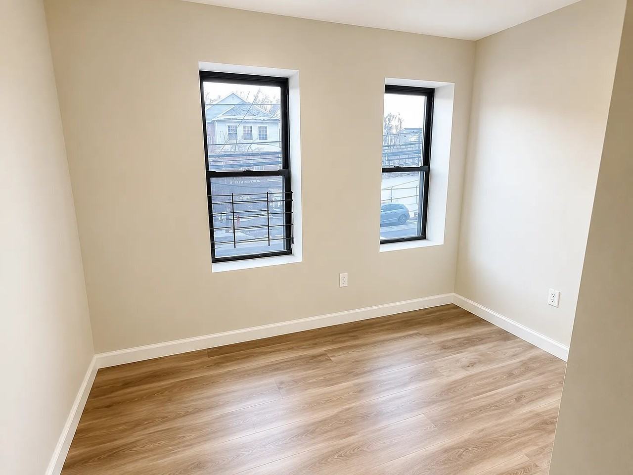 383 Avon Ave #3R - Photo 4 of 7