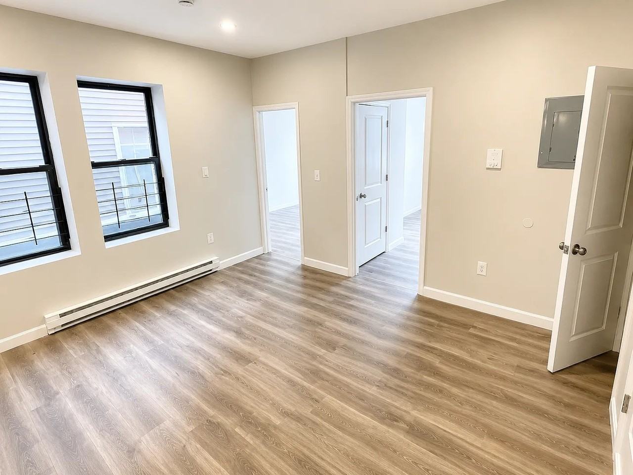 383 Avon Ave #3R - Photo 5 of 7