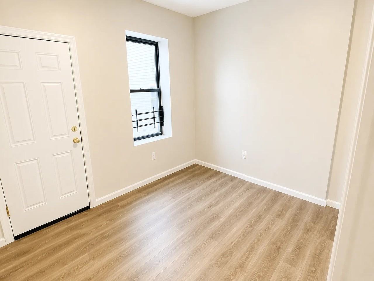 383 Avon Ave #3R - Photo 6 of 7