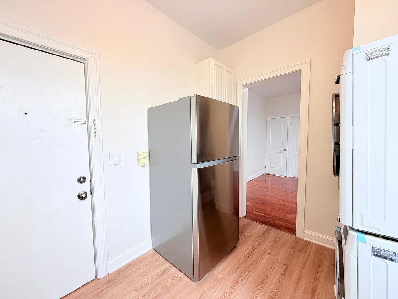 5111 Palisade Ave #10 - Photo 4 of 9
