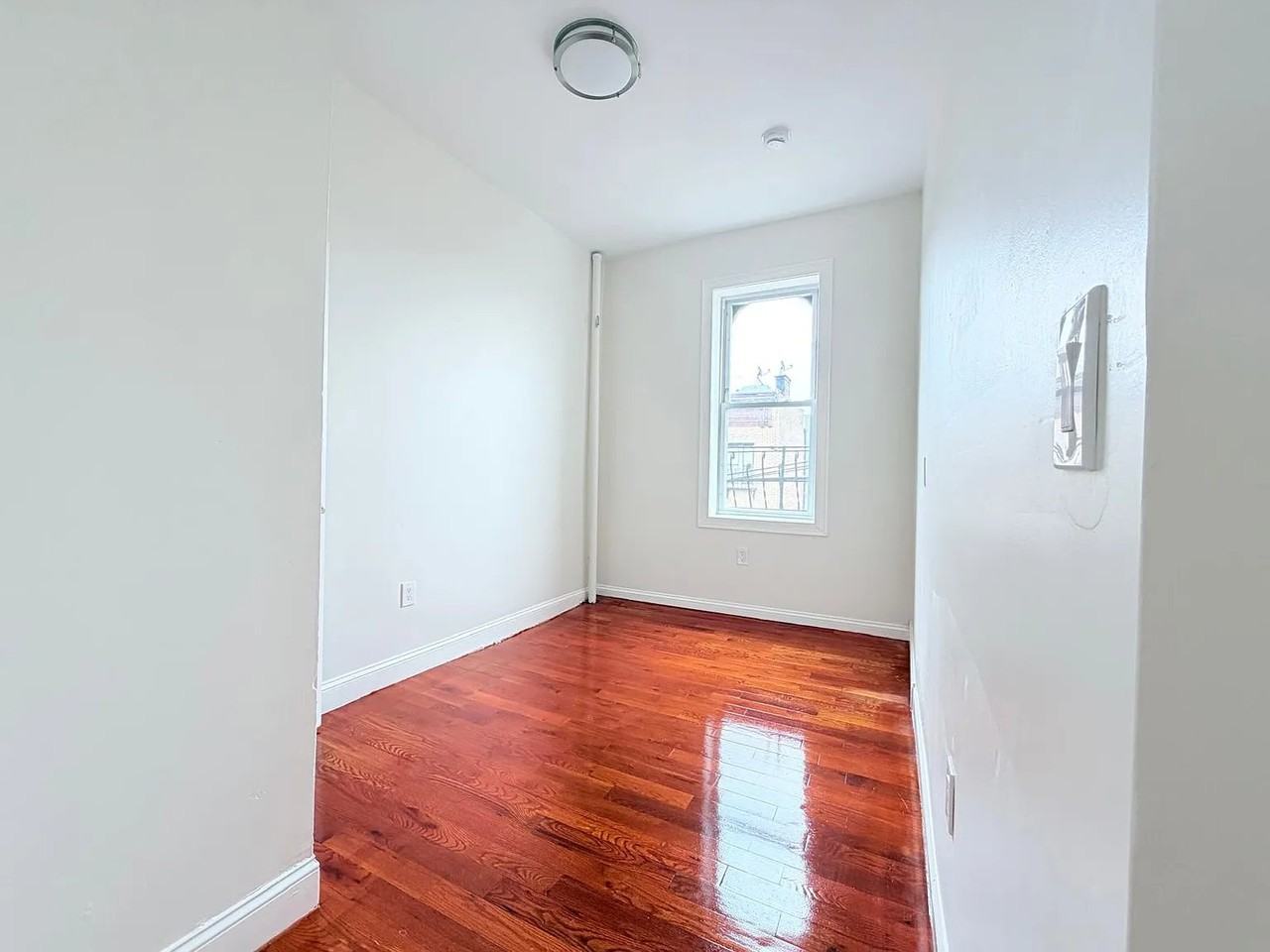 5111 Palisade Ave #10 - Photo 5 of 9