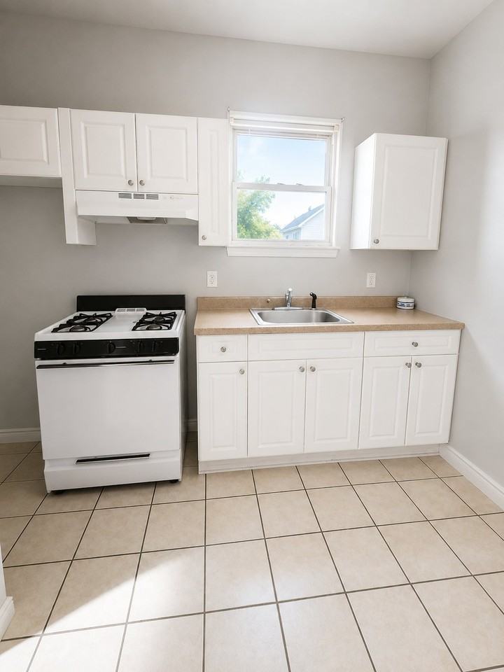 81 Auburn St #1B - Photo 2 of 6