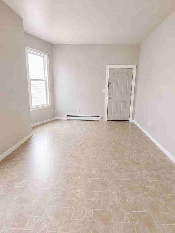 81 Auburn St #1B - Photo 5 of 6