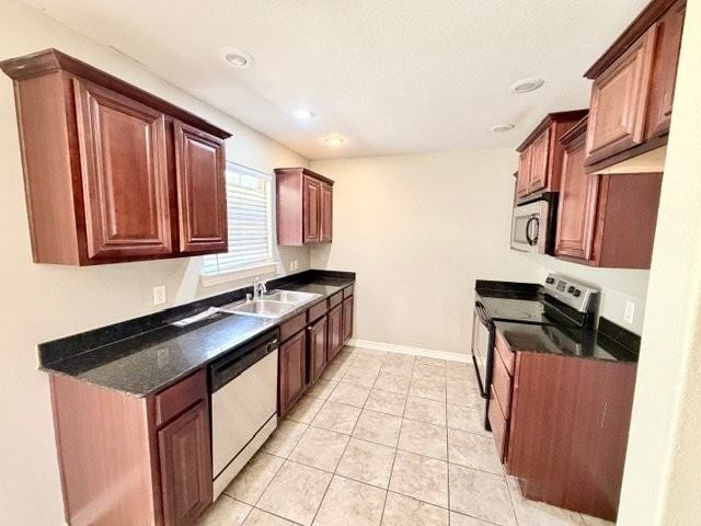 6211 S 37th St - Photo 5 of 11