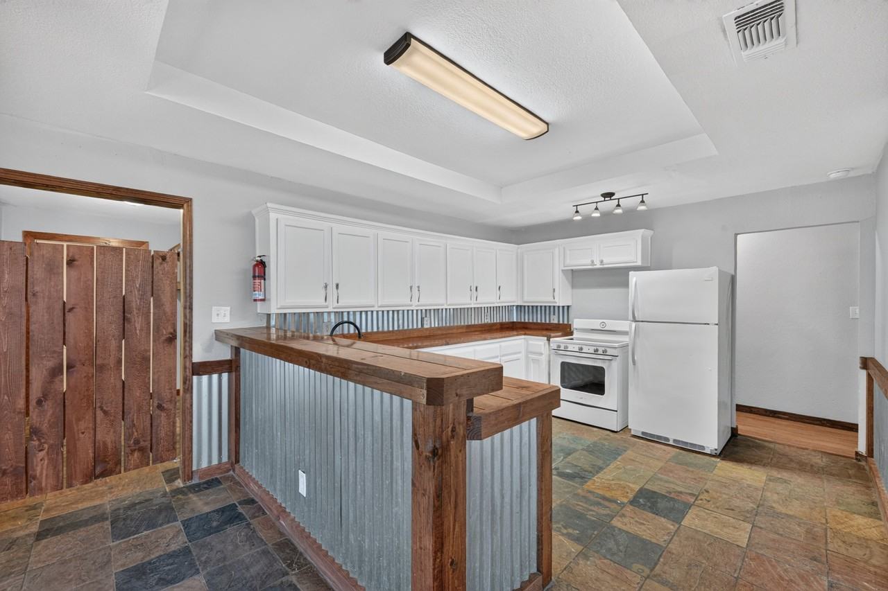 600 Jefferson Ave - Photo 7 of 19