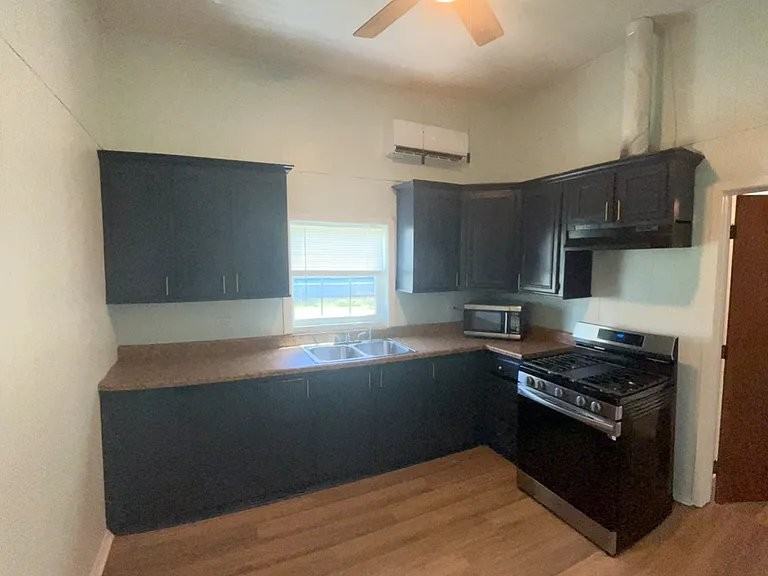810 President St - Photo 5 of 10