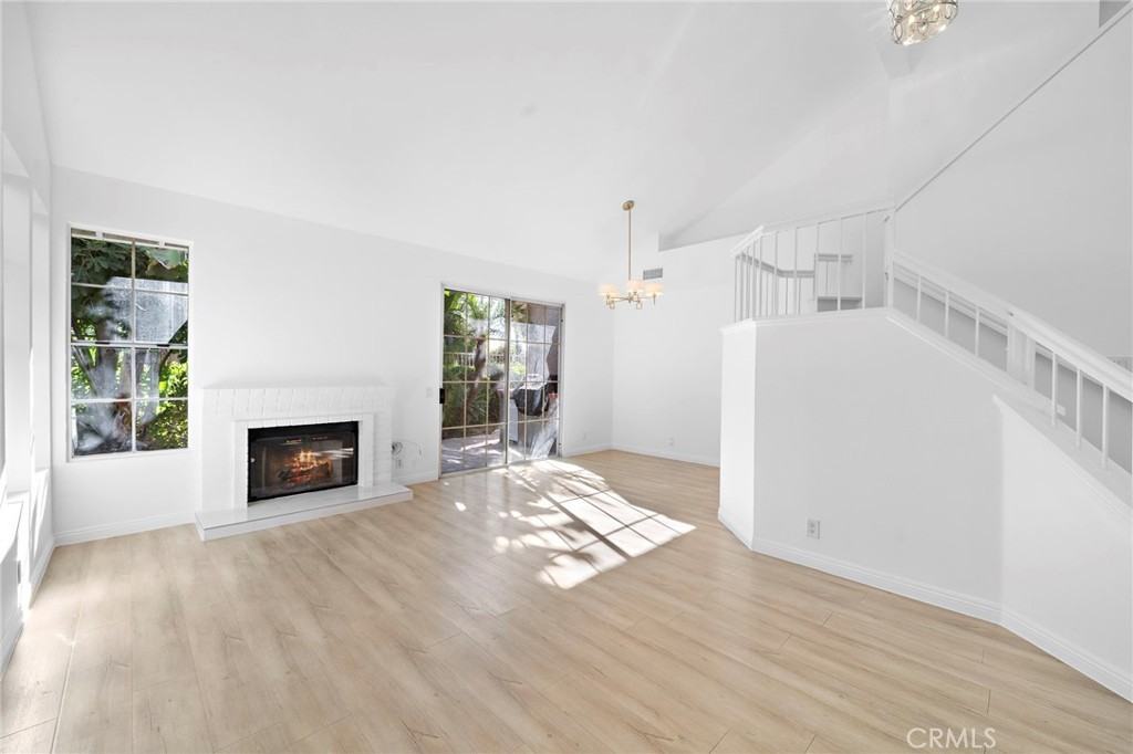 24302 Andrea St - Photo 3 of 23