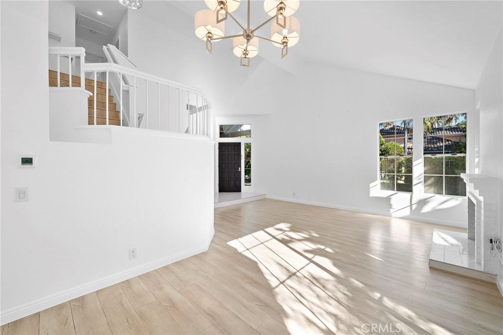 24302 Andrea St - Photo 5 of 23