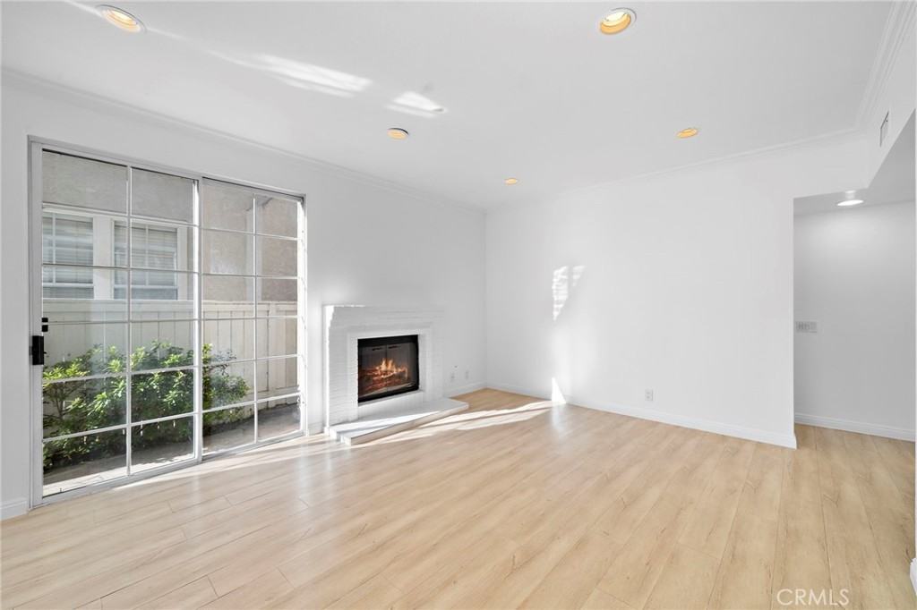 24302 Andrea St - Photo 6 of 23