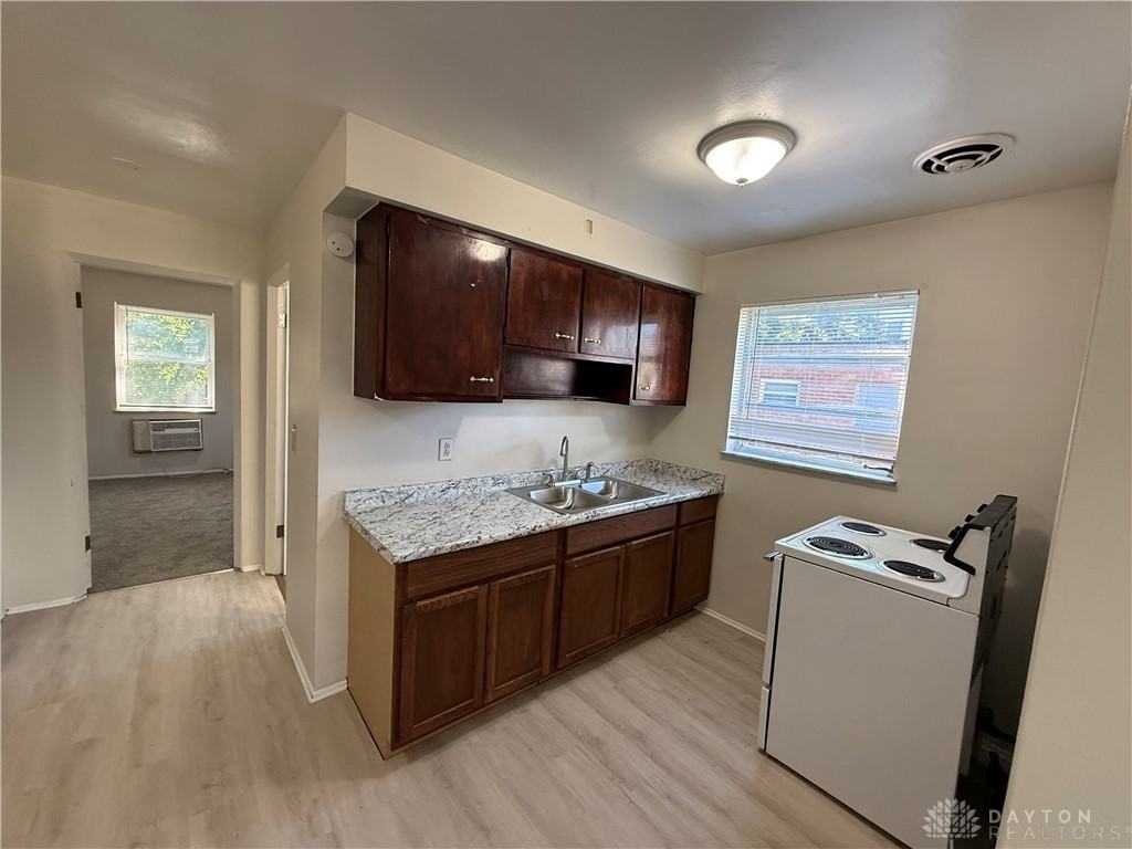 780 Wells St - Photo 7 of 15