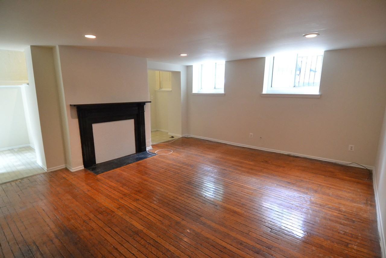 1012 Clinton St #1F - Photo 5 of 8