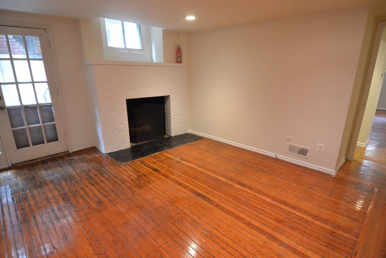 1012 Clinton St #1F - Photo 6 of 8