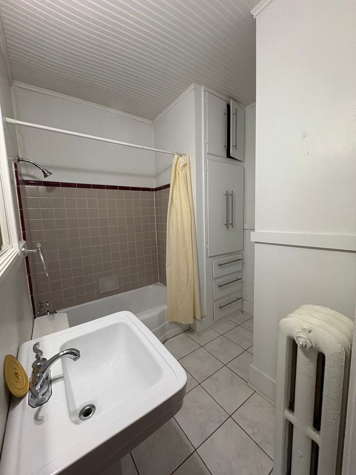 718 18th St #7 - Photo 5 of 9