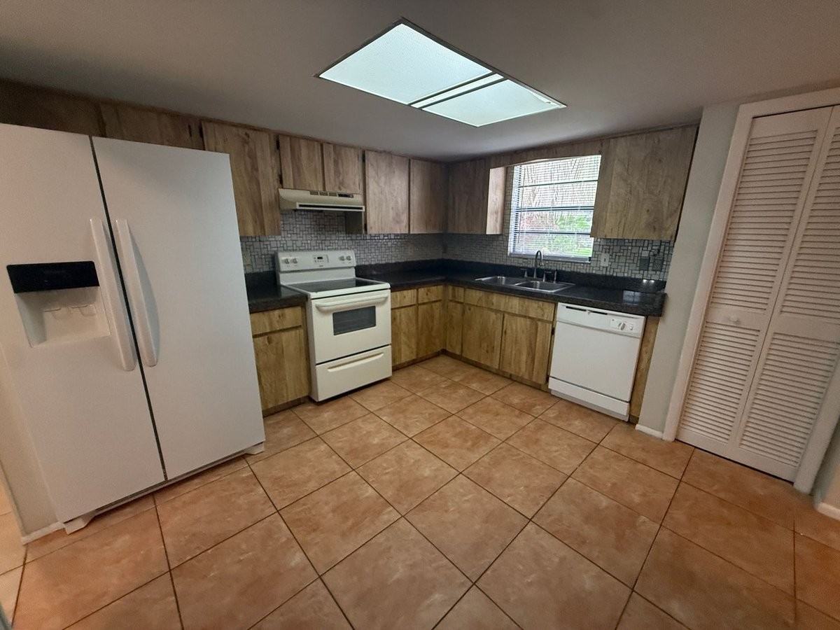 113 S Deerwood Ave - Photo 7 of 18