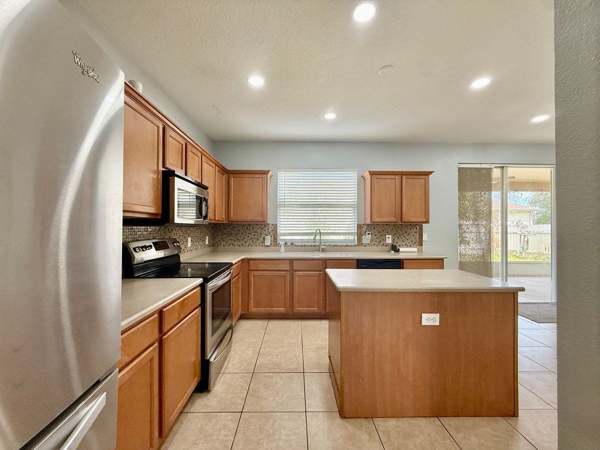 4205 Canby Dr - Photo 7 of 24
